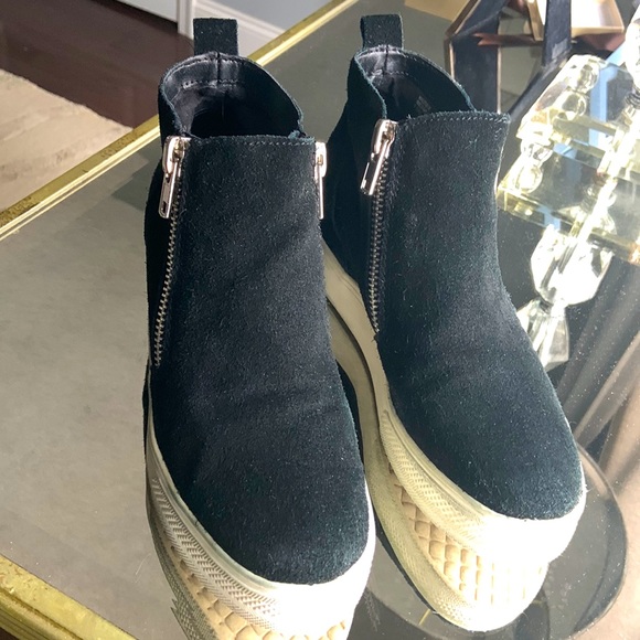 Steve Madden distressed look ankle boot - Picture 1 of 5